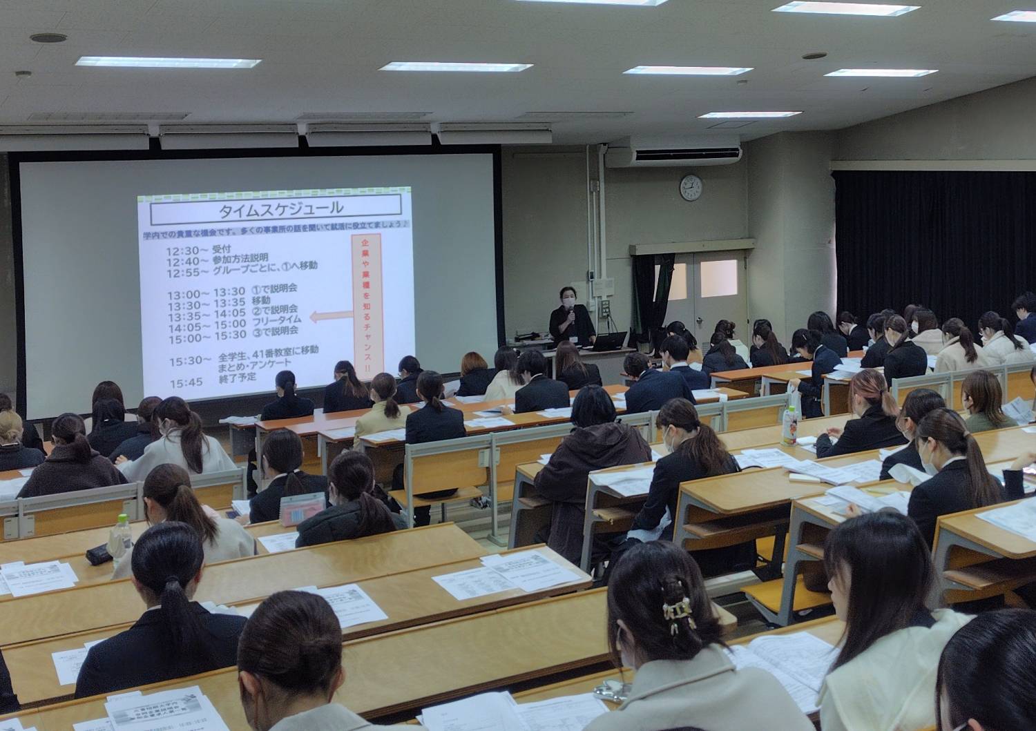 学内合同企業説明会を開催しました
